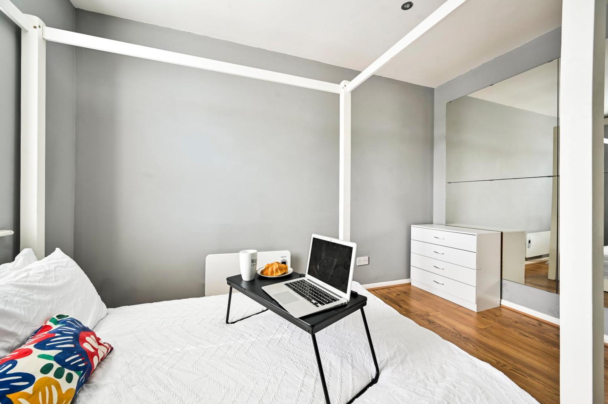 ロンドンCosy 1-Bed E15, Sleeps 4, 1 Min From Tube Station Near O2 Arenaアパートメント エクステリア 写真
