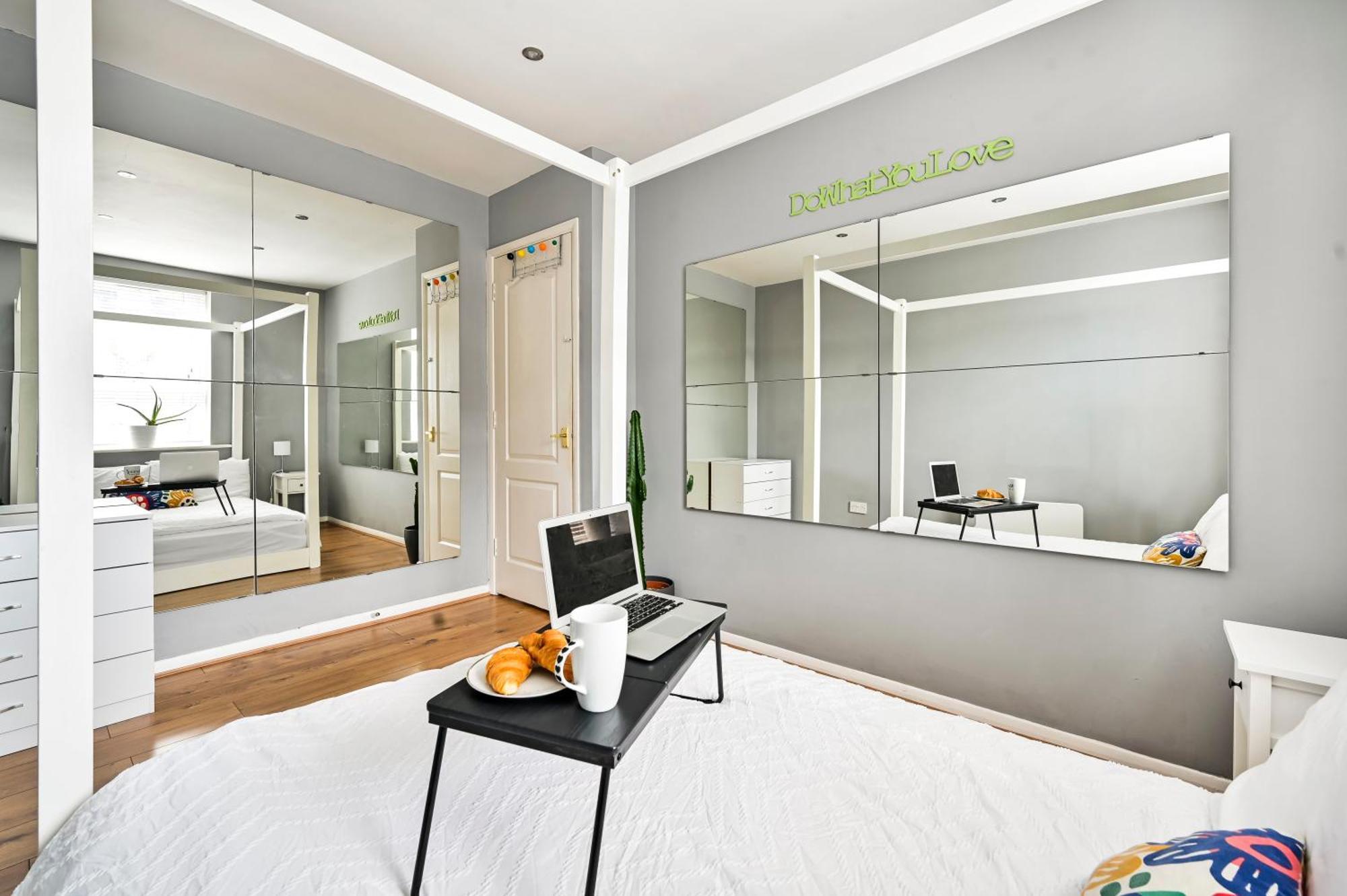 ロンドンCosy 1-Bed E15, Sleeps 4, 1 Min From Tube Station Near O2 Arenaアパートメント エクステリア 写真