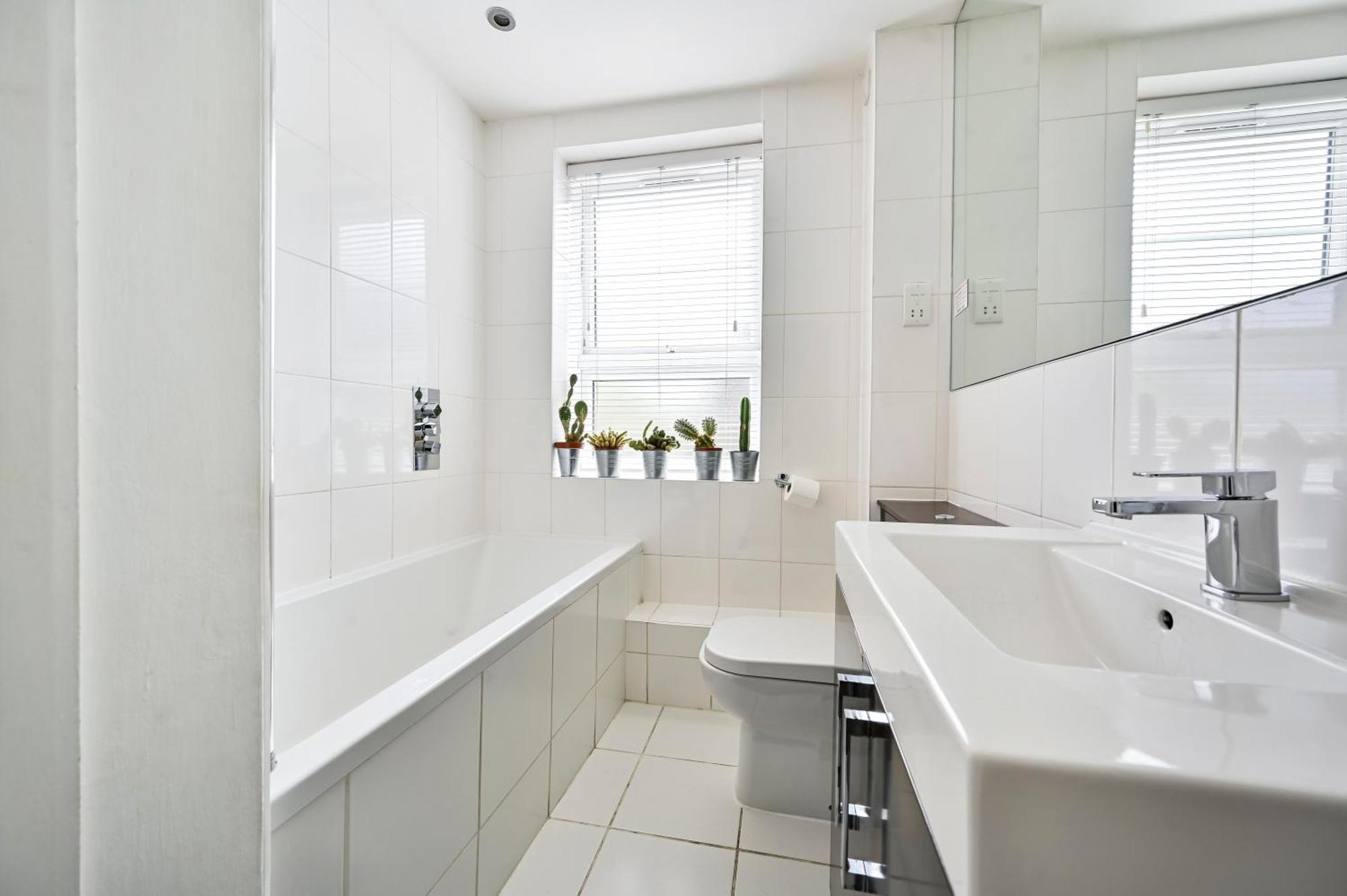 ロンドンCosy 1-Bed E15, Sleeps 4, 1 Min From Tube Station Near O2 Arenaアパートメント エクステリア 写真