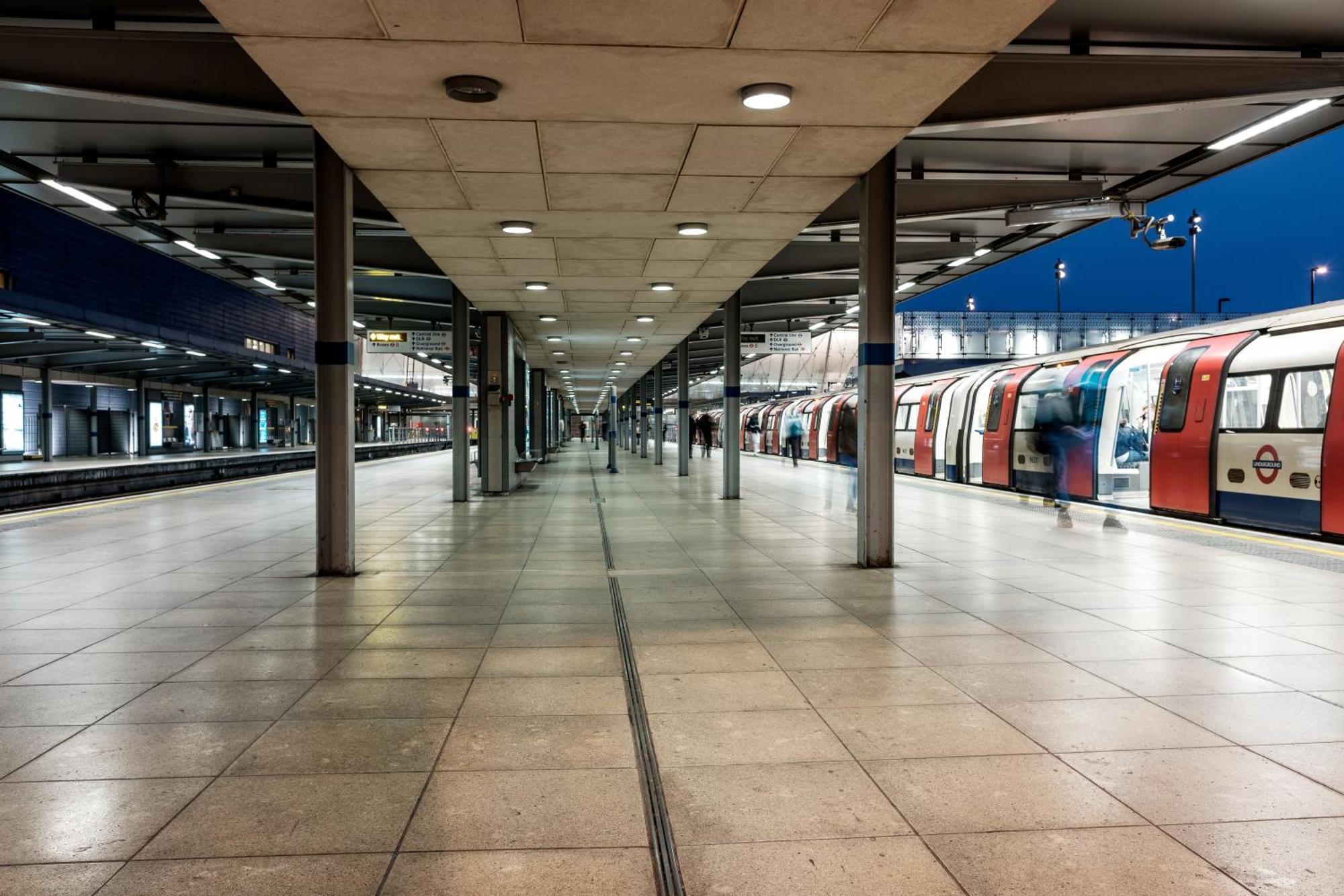 ロンドンCosy 1-Bed E15, Sleeps 4, 1 Min From Tube Station Near O2 Arenaアパートメント エクステリア 写真