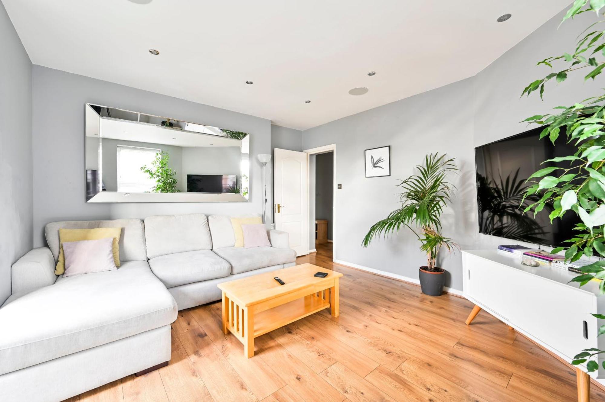 ロンドンCosy 1-Bed E15, Sleeps 4, 1 Min From Tube Station Near O2 Arenaアパートメント エクステリア 写真